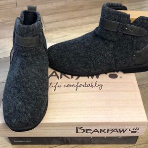 NWT bearpaw Booties